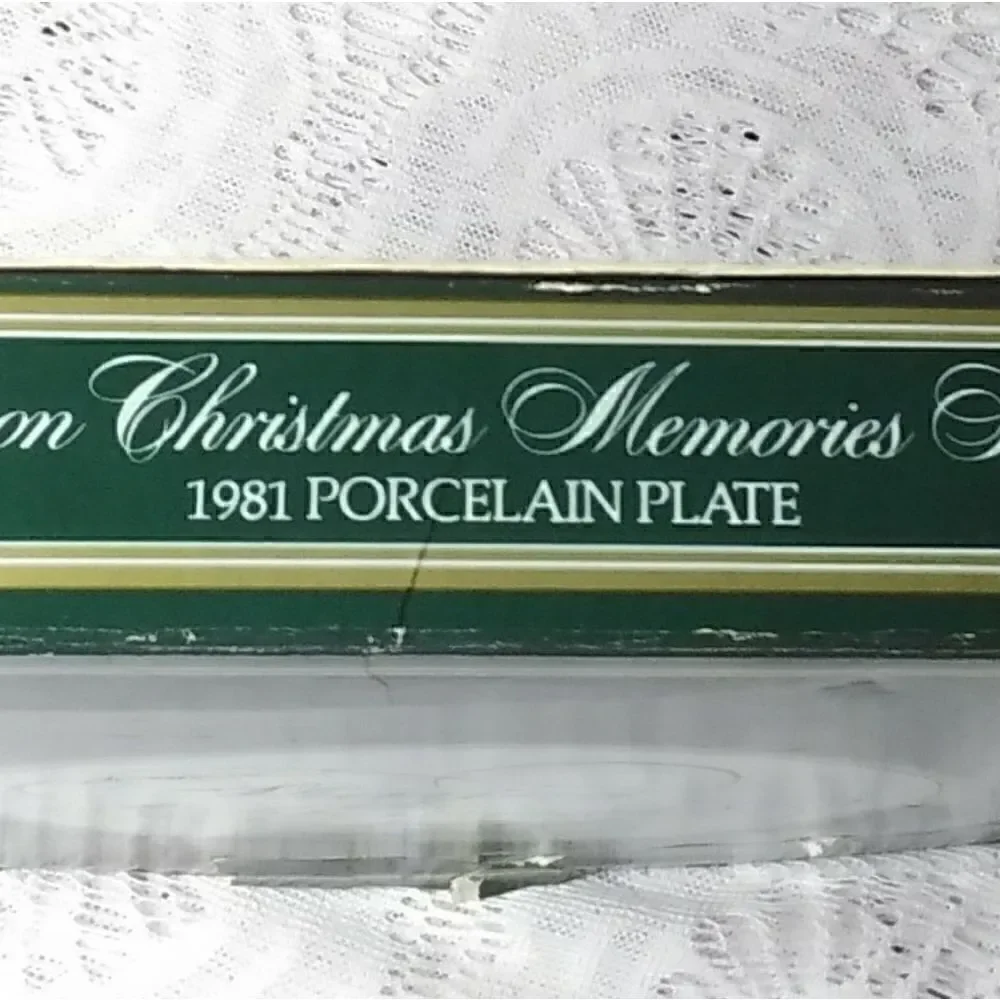 Avon Christmas Memories Collectors Plate 1981